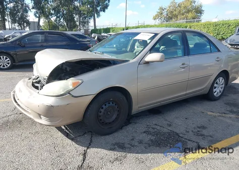 2005 Toyota Camry Le z USA, uszkodzony, nr VIN 4T1BE32K45U584196